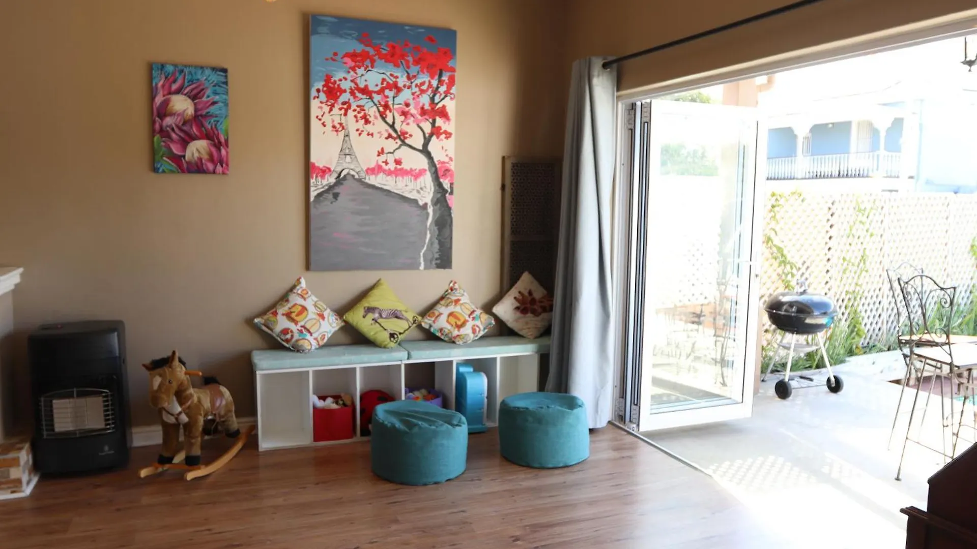Scenic Two Bedroom House With Splash Pool Città del Capo